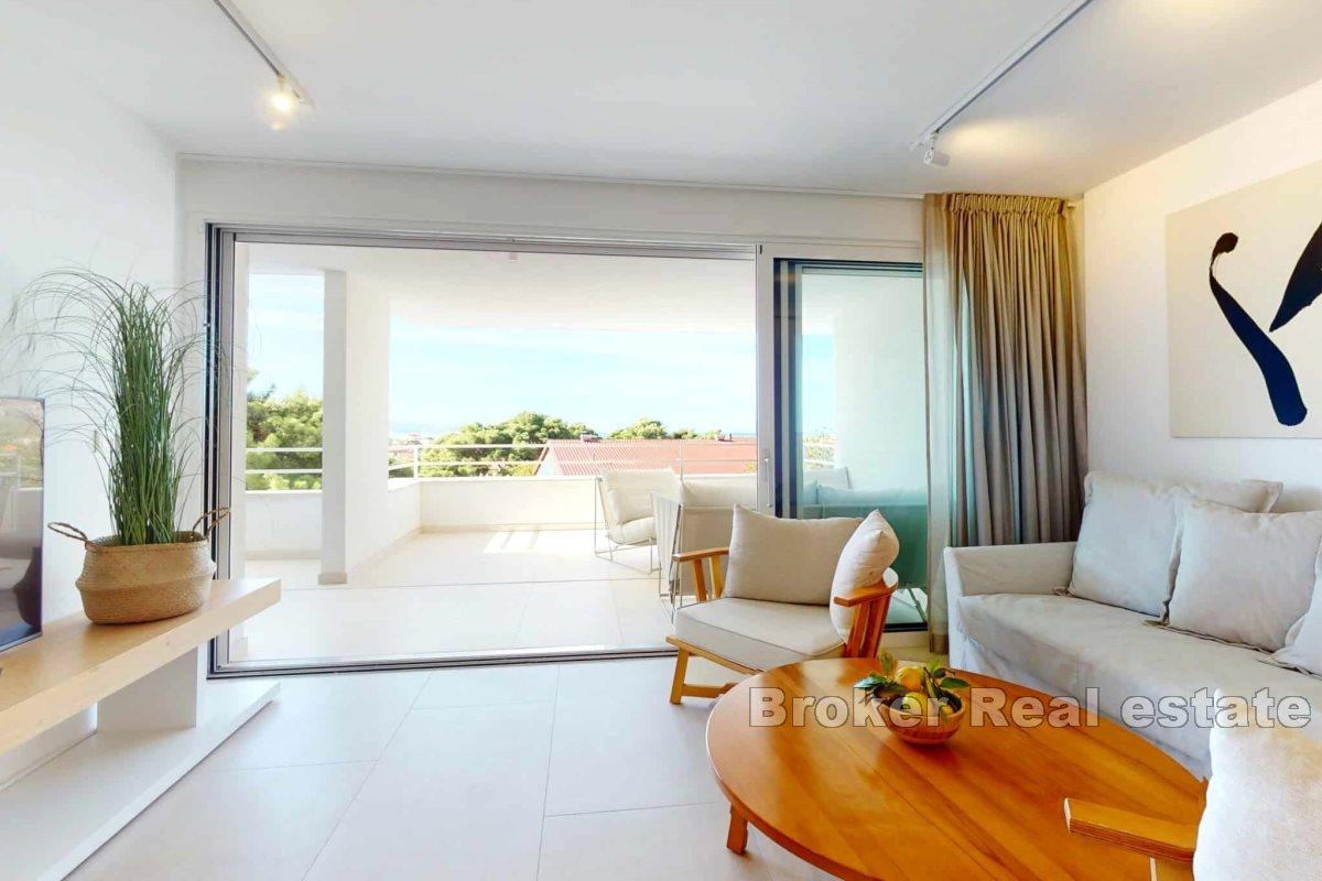 Modernes Apartment mit großzügiger Terrasse und Panoramablick