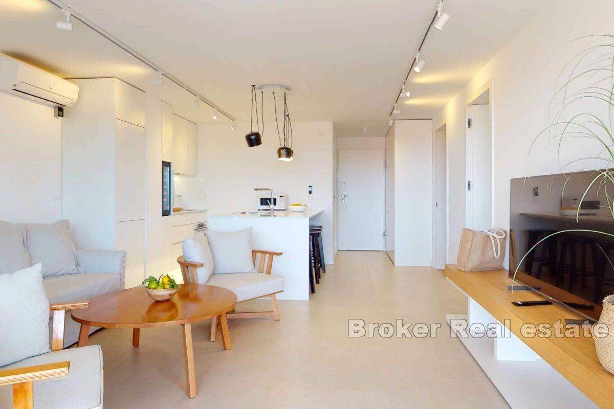 Modernes Apartment mit großzügiger Terrasse und Panoramablick