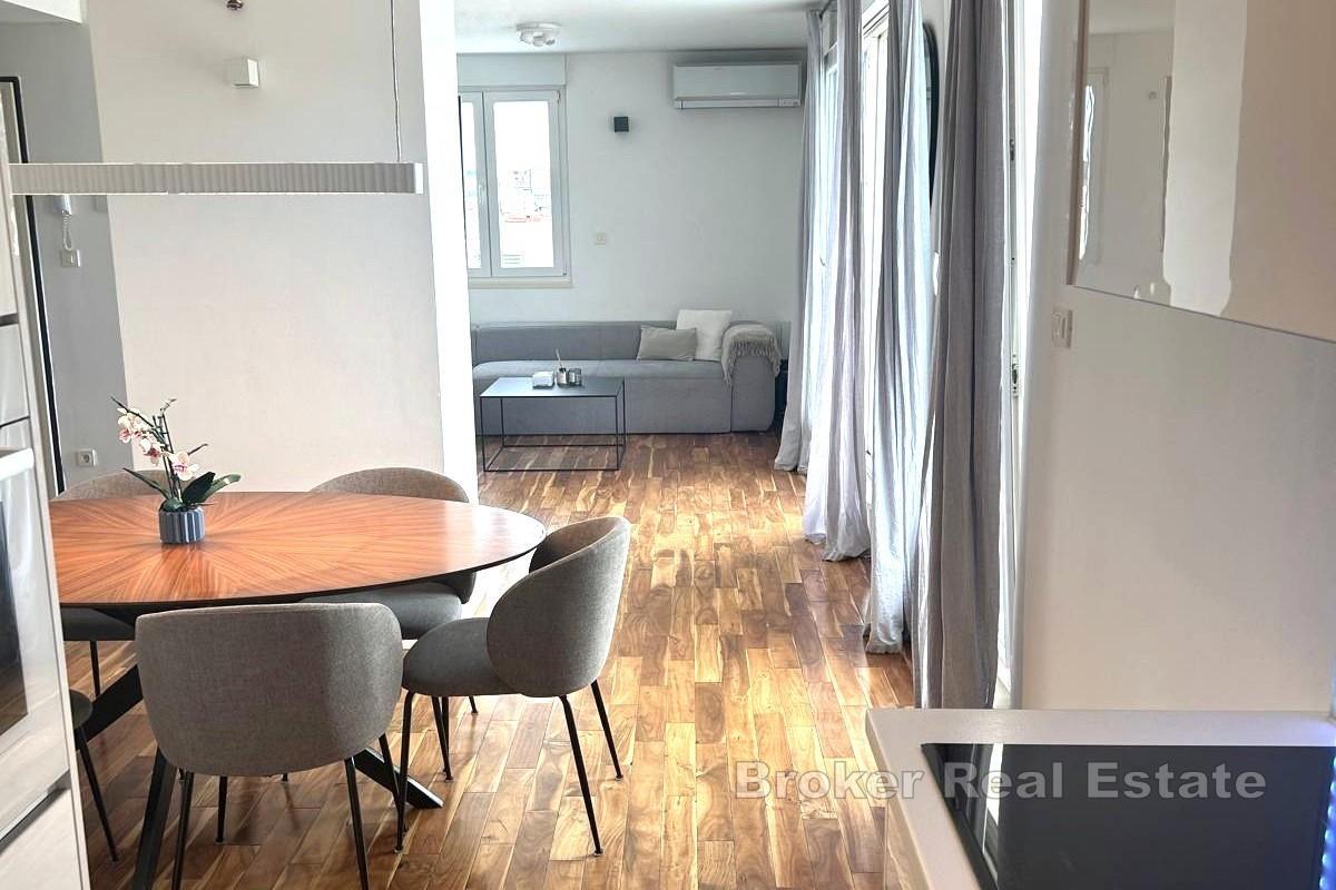 Attico con terrazza e vista sulla città