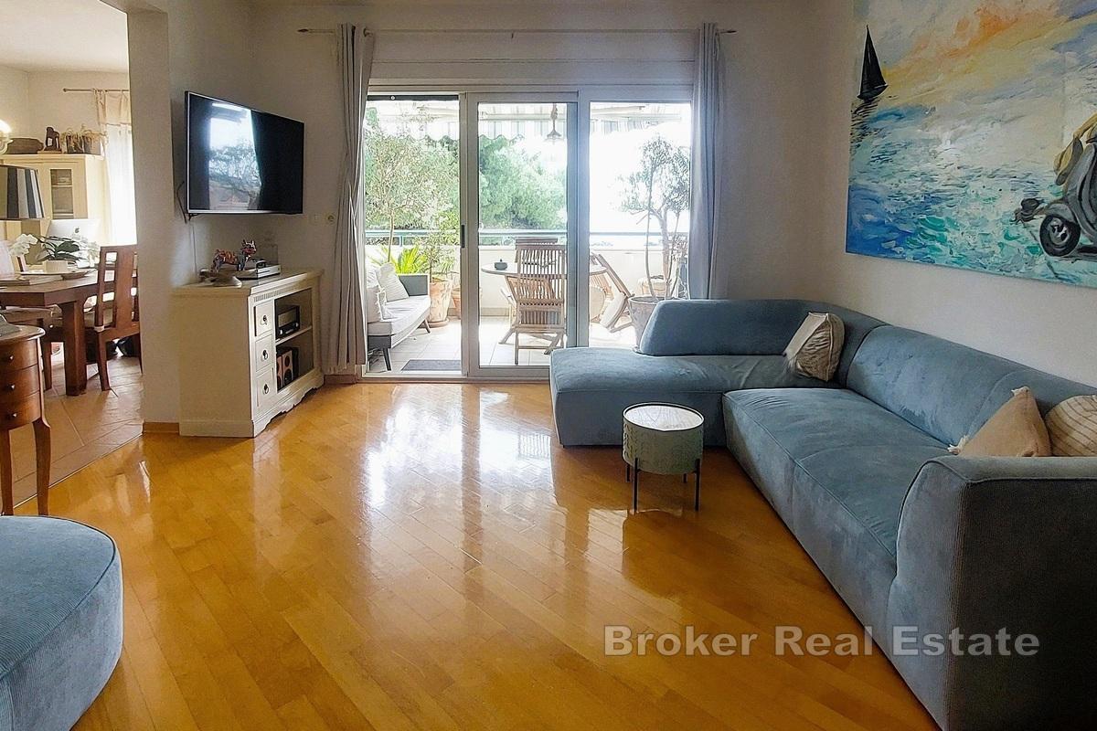 Appartement avec vue dégagée sur la mer et garage