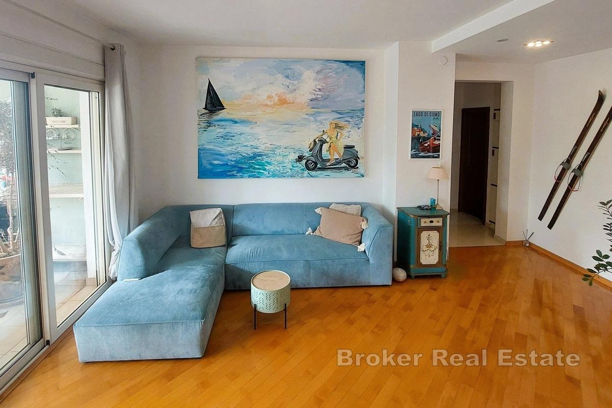 Appartement avec vue dégagée sur la mer et garage