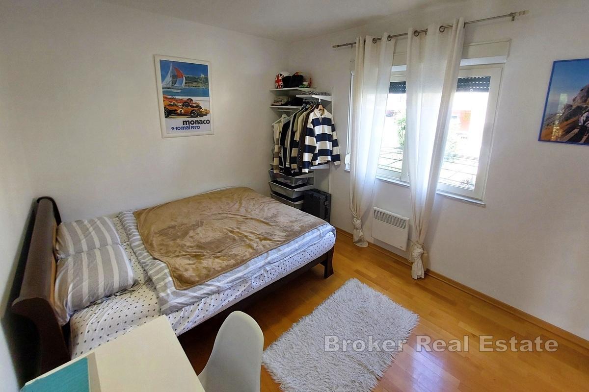 Appartement avec vue dégagée sur la mer et garage