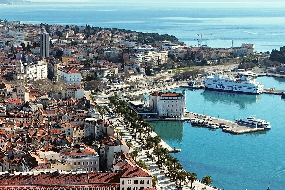 001-2051-13-split-bacvice-renovated-three-bedroom-apartment-for-sale