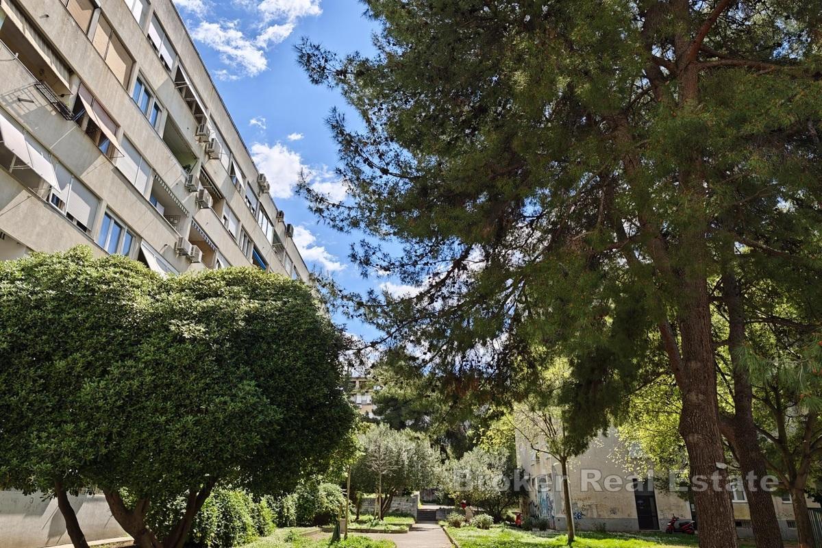 Appartement de deux pièces dans un endroit recherché