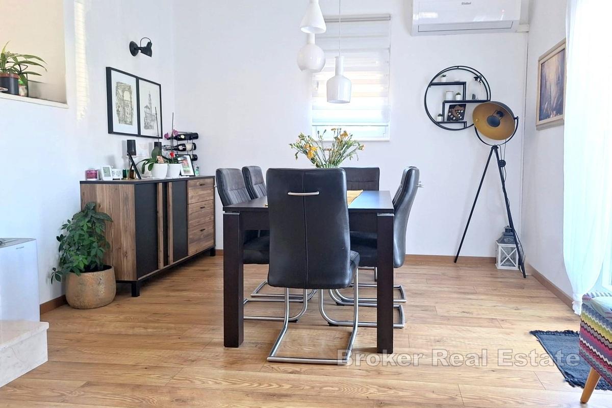 Renoviertes Haus mit zwei Wohneinheiten, nahe dem Meer