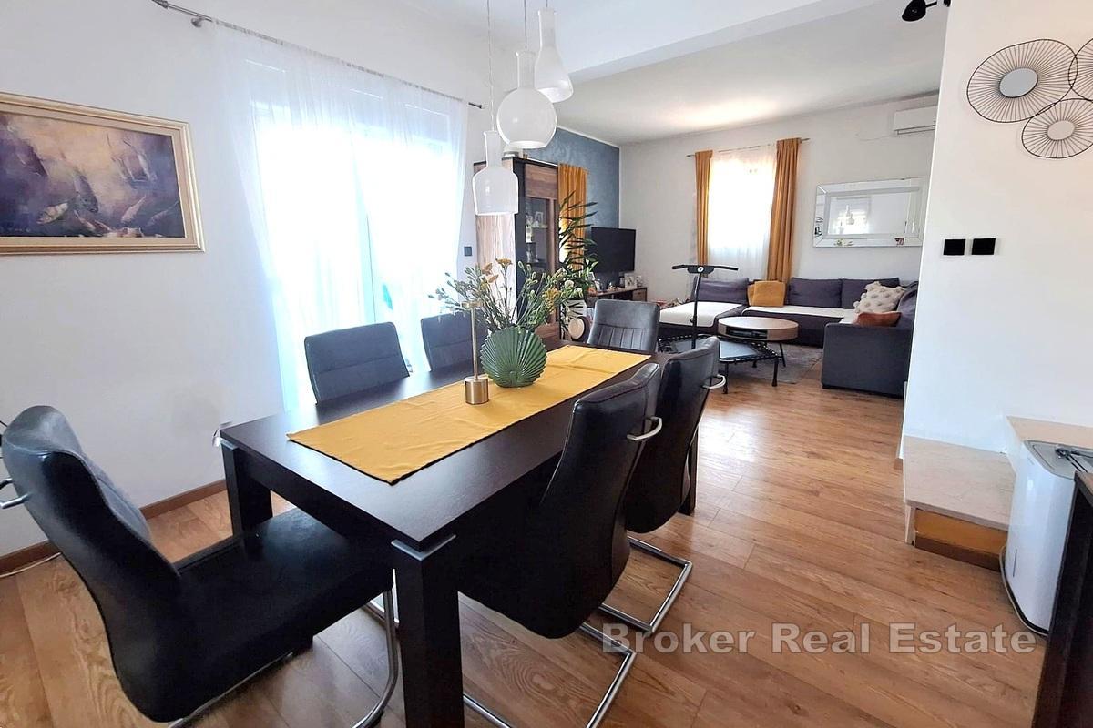 Renoviertes Haus mit zwei Wohneinheiten, nahe dem Meer