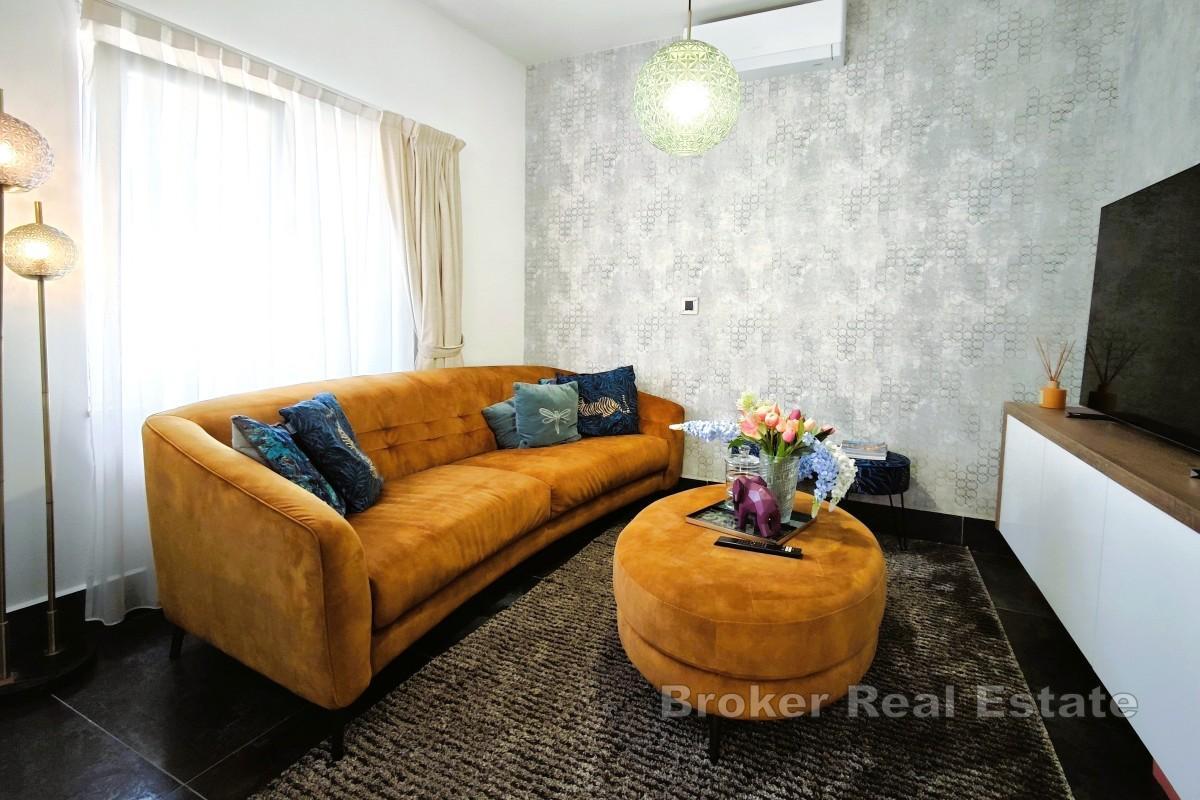 Belle maison avec deux logements et jacuzzi - une oasis méditerranéenne moderne