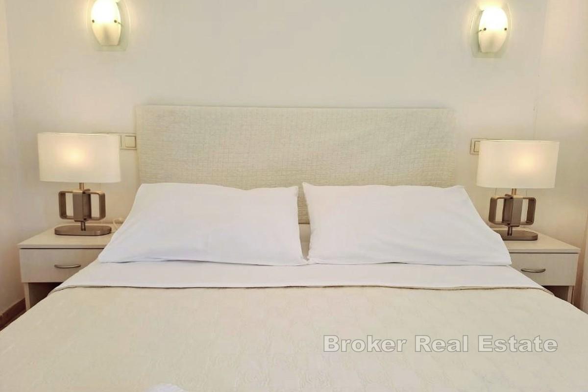 Byt v historickém centru města - celé patro s renesanční terasou