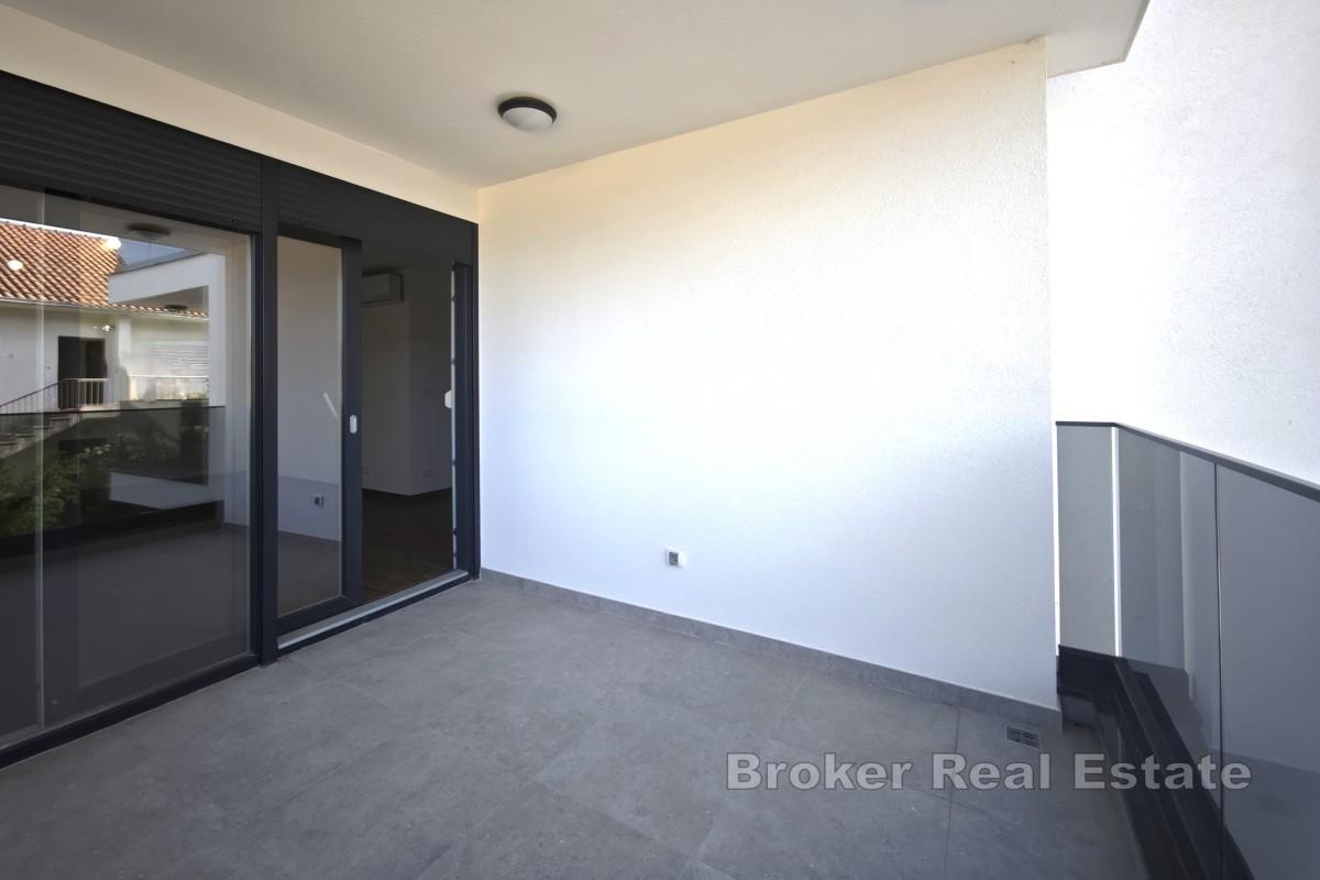 Novostavba - apartmán v centru města s parkováním, blízko moře