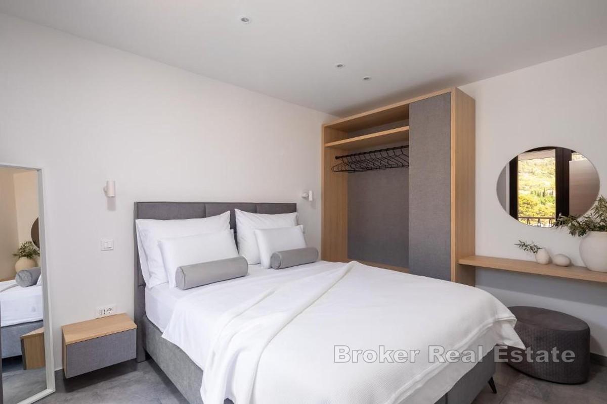 Maison neuve dans le centre-ville - trois appartements et une cour