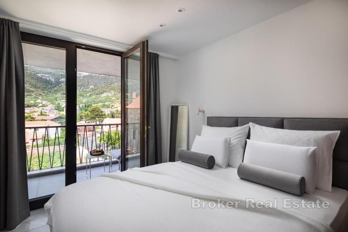 Maison neuve dans le centre-ville - trois appartements et une cour