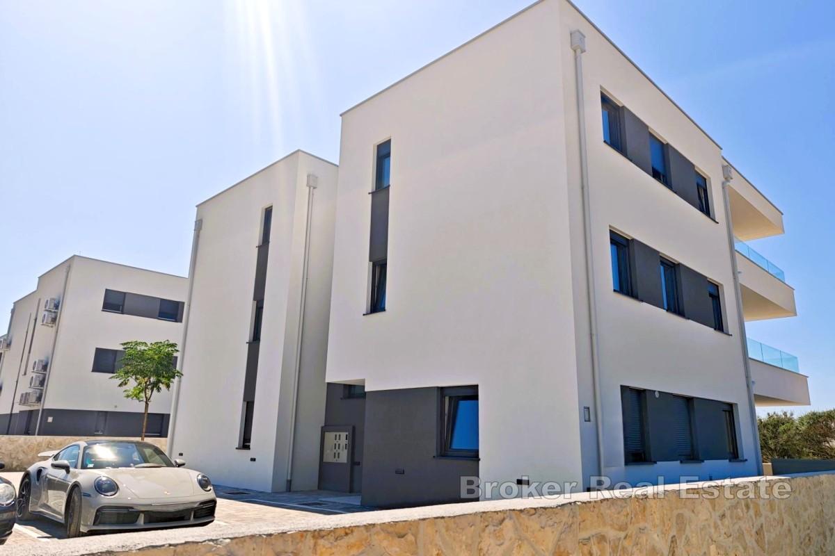 Neubau – Wohnung mit Terrasse und zwei Parkplätzen