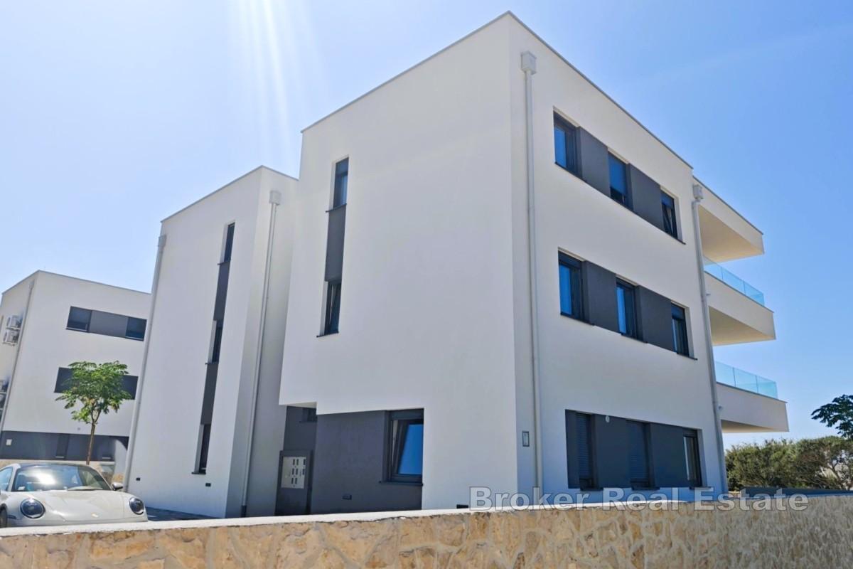 Новое здание - квартира с террасой и двумя парковочными местами