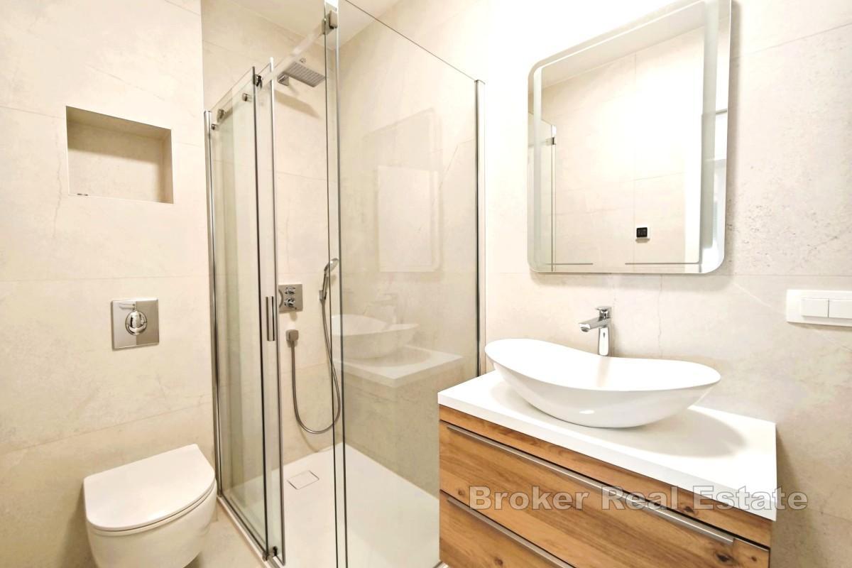 Новое здание - квартира с террасой и двумя парковочными местами