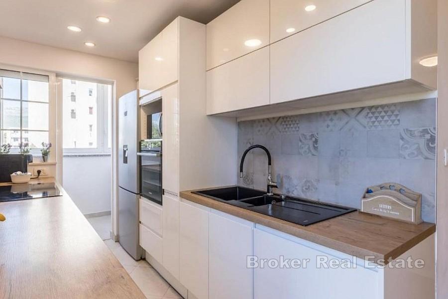 Просторная семейная квартира с балконом и лоджией