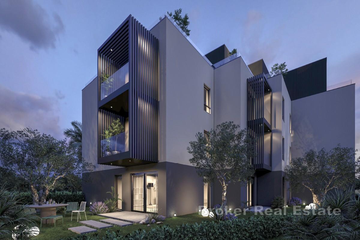 Neubau – Zweistöckige Dreizimmerwohnung mit Terrasse und Loggia