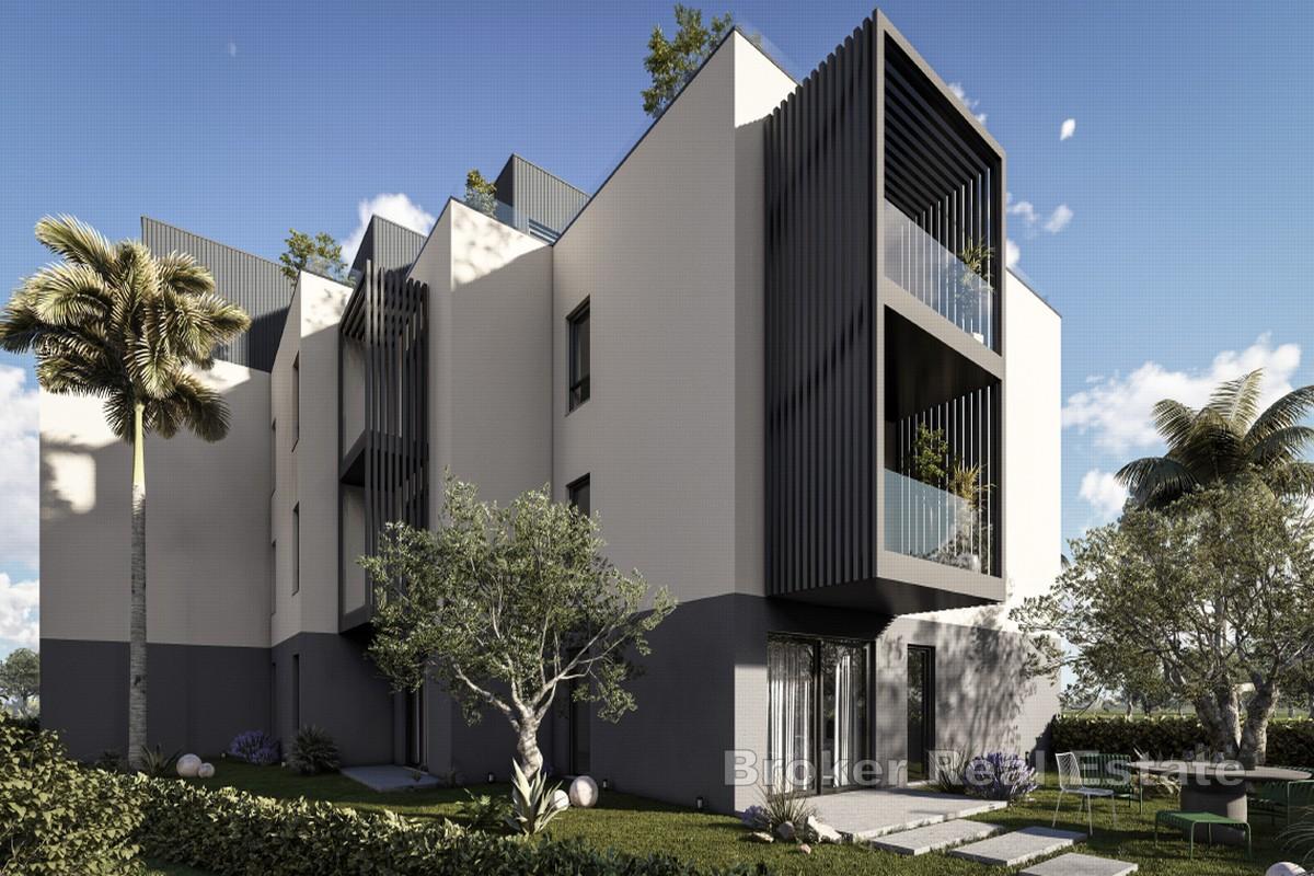 Новостройка - двухкомнатная квартира с лоджией, недалеко от моря