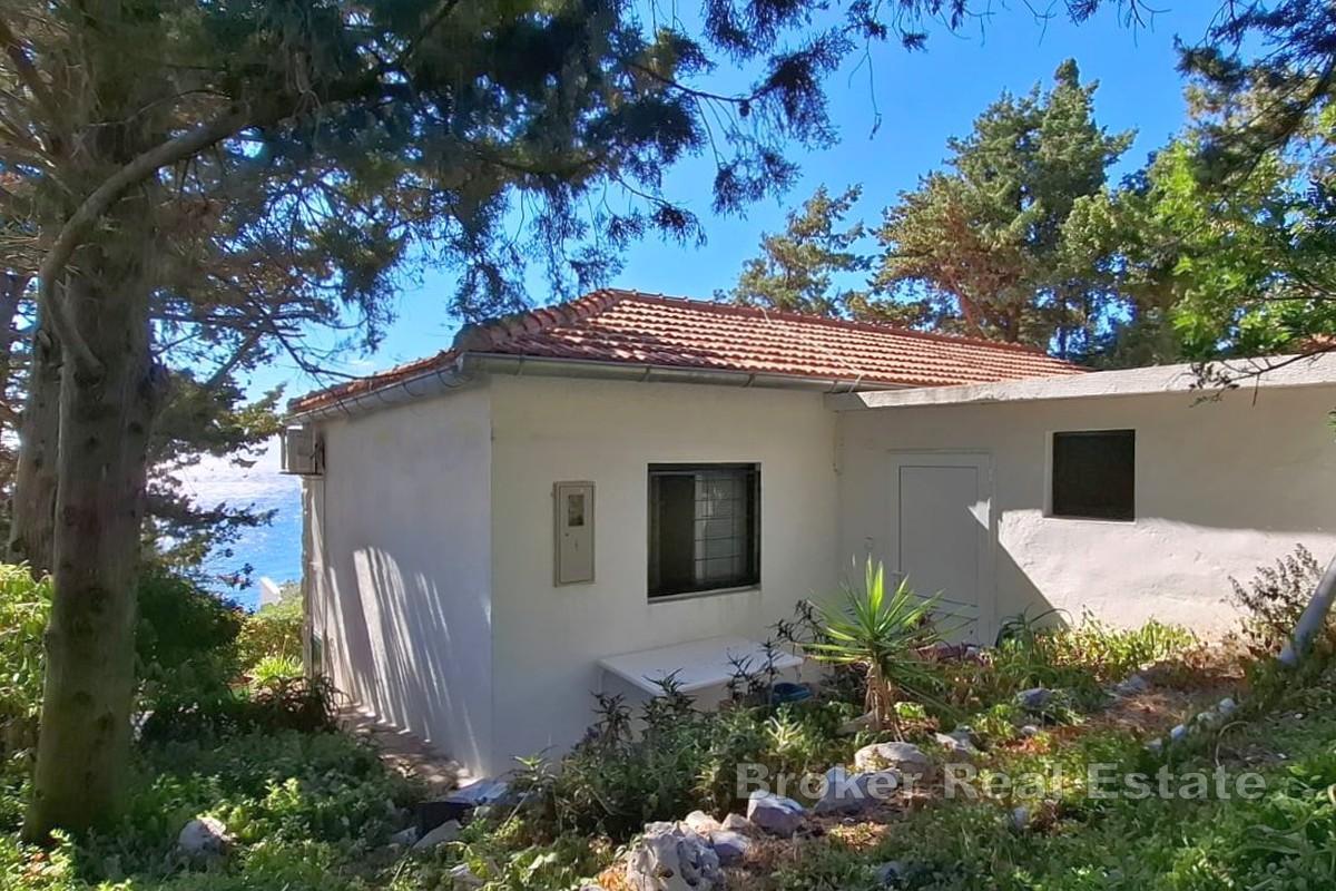 Dom z dużym ogrodem, 70 m od morza