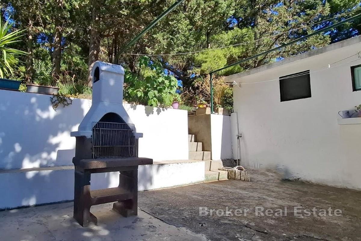 Dom z dużym ogrodem, 70 m od morza