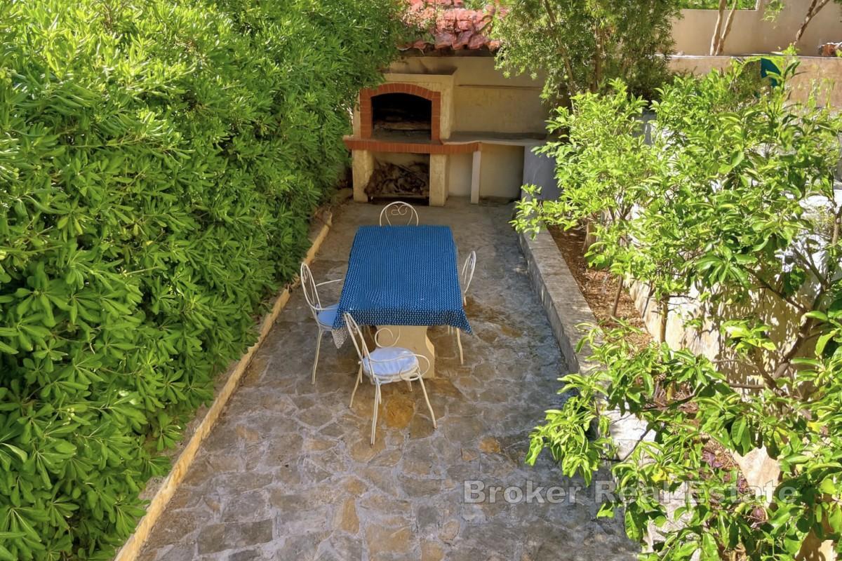 Mediterranes Haus mit Pool und Weinkeller - in Meeresnähe