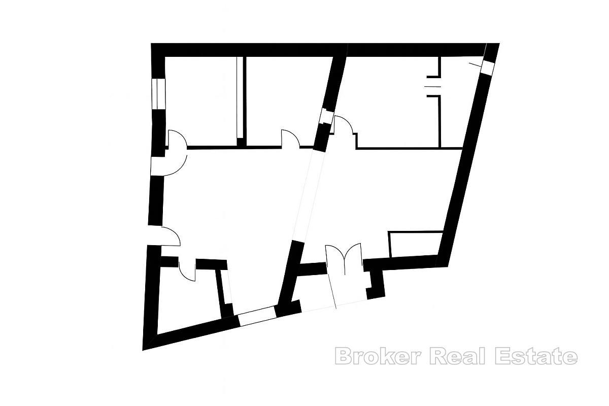 Nowo wyremontowany apartament z trzema sypialniami – centrum miasta