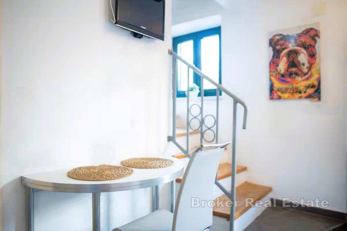 Casa in pietra in posizione pittoresca - vicino al mare