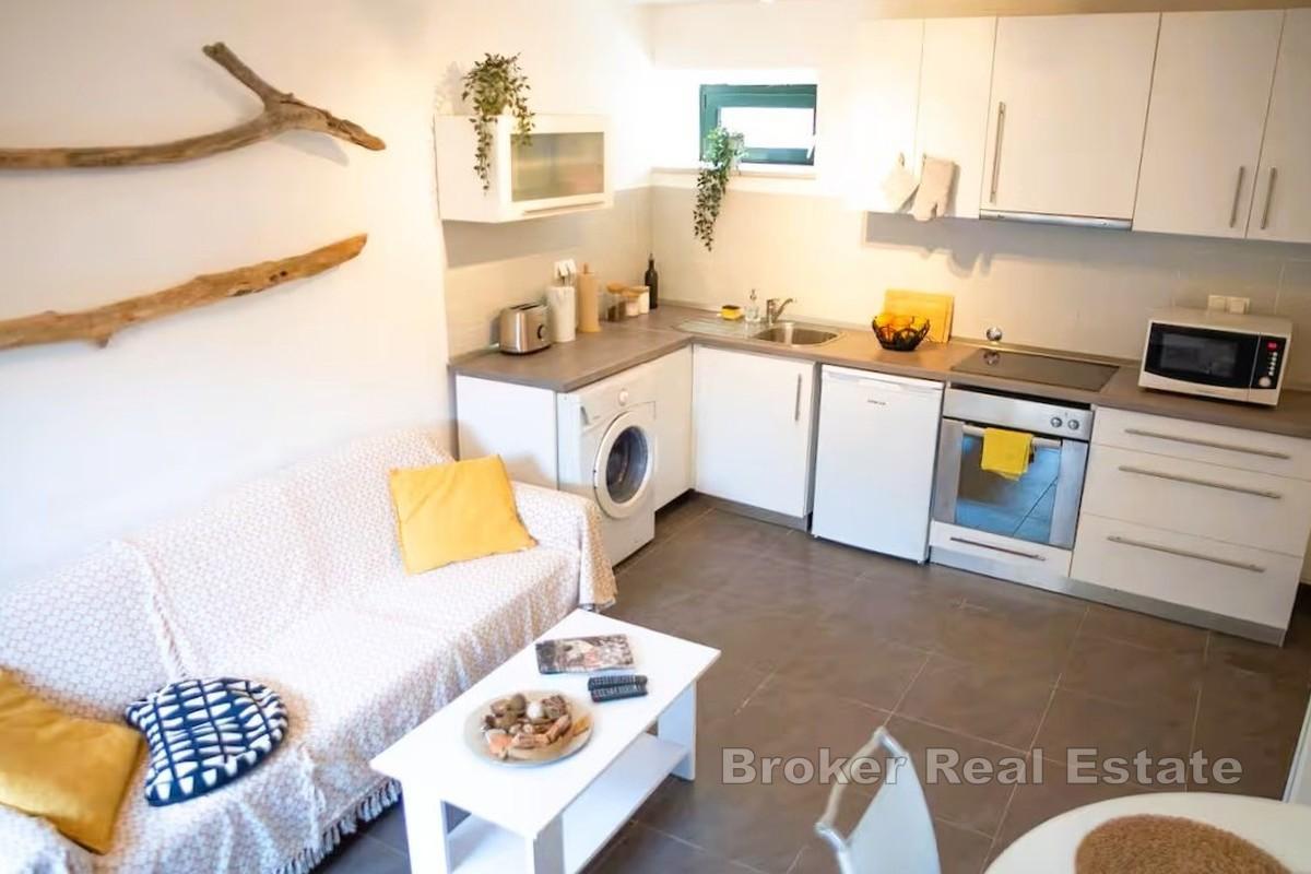 Casa in pietra in posizione pittoresca - vicino al mare