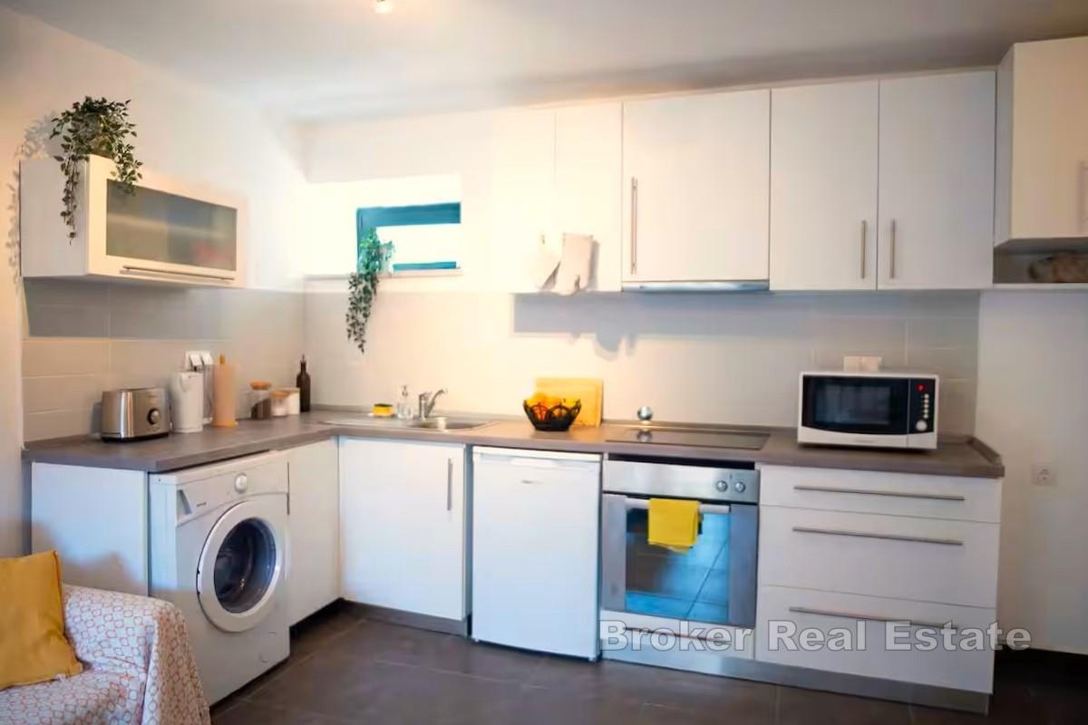 Casa in pietra in posizione pittoresca - vicino al mare