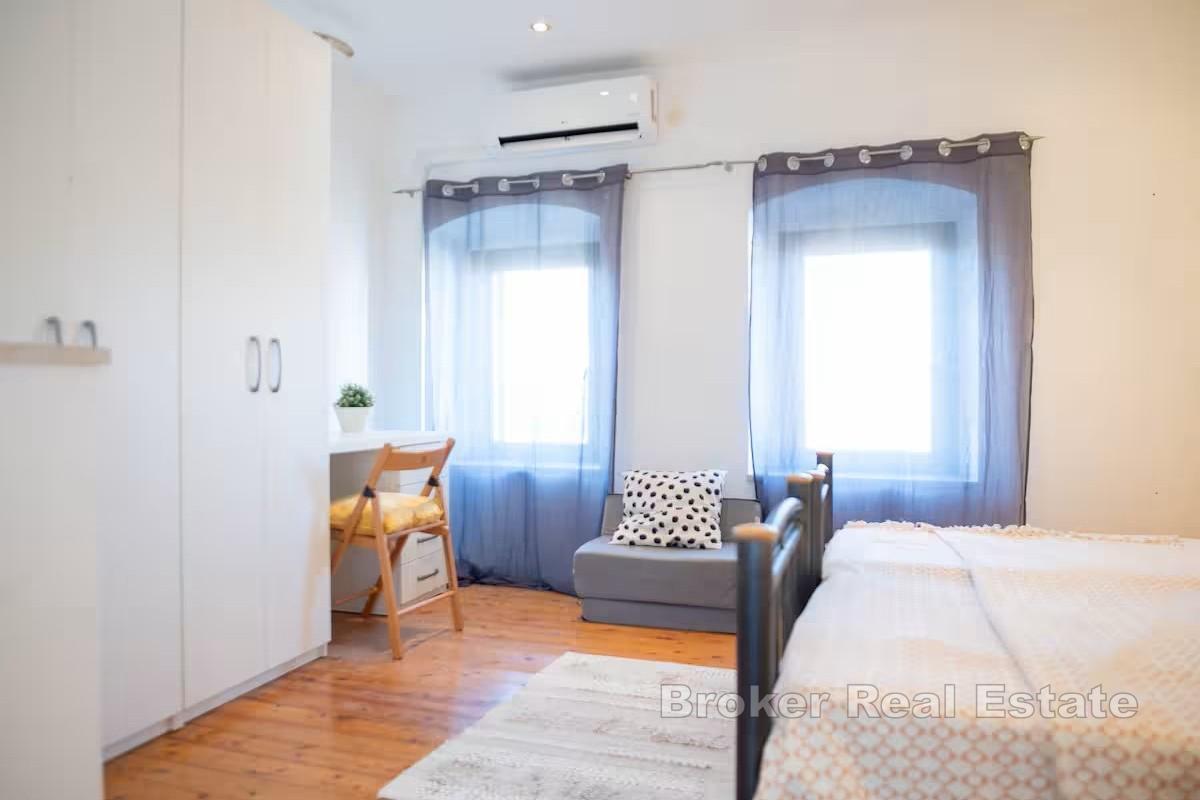 Casa in pietra in posizione pittoresca - vicino al mare