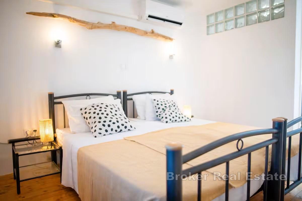 Casa in pietra in posizione pittoresca - vicino al mare