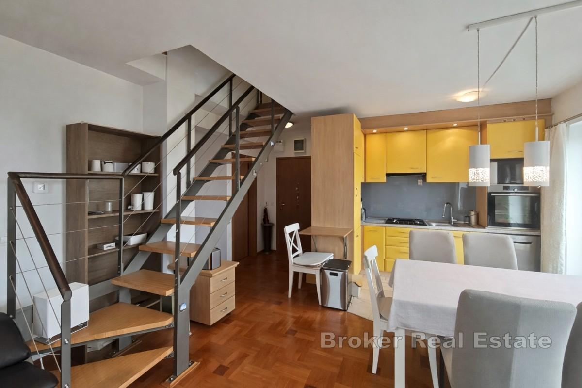 Apartament dwupoziomowy z miejscem parkingowym