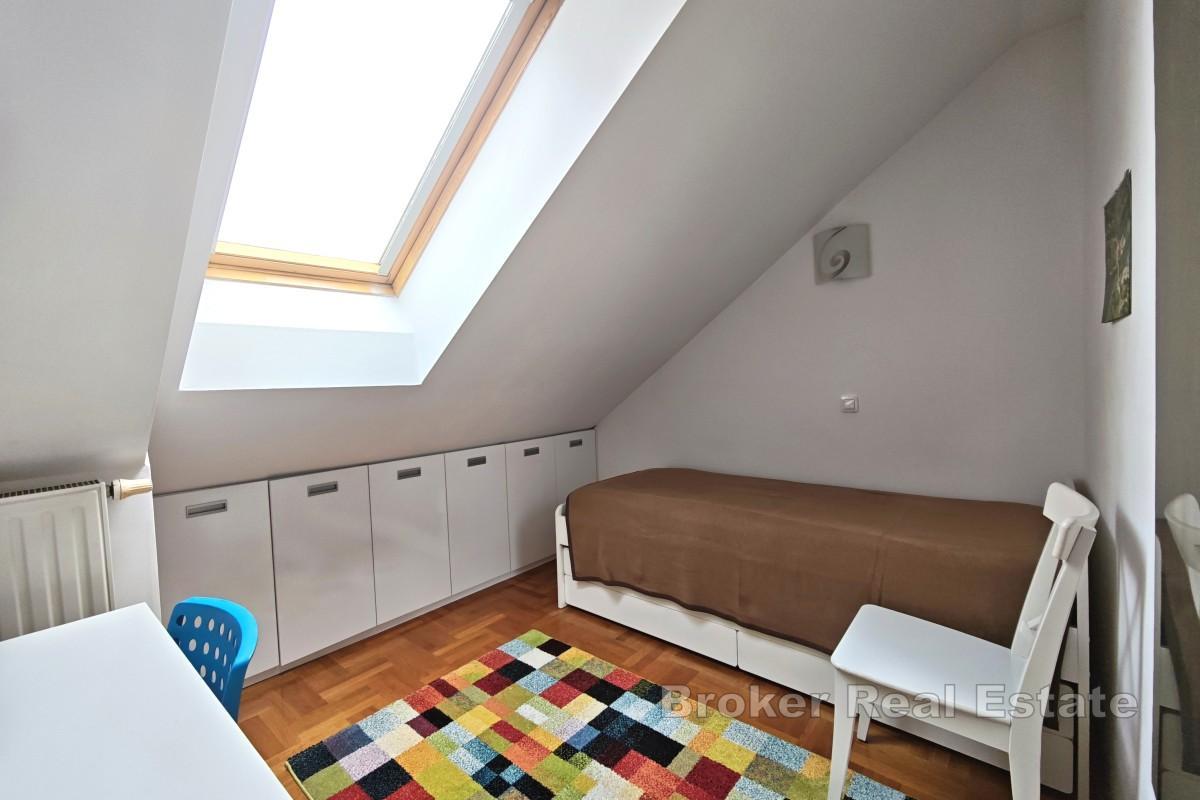 Apartament dwupoziomowy z miejscem parkingowym