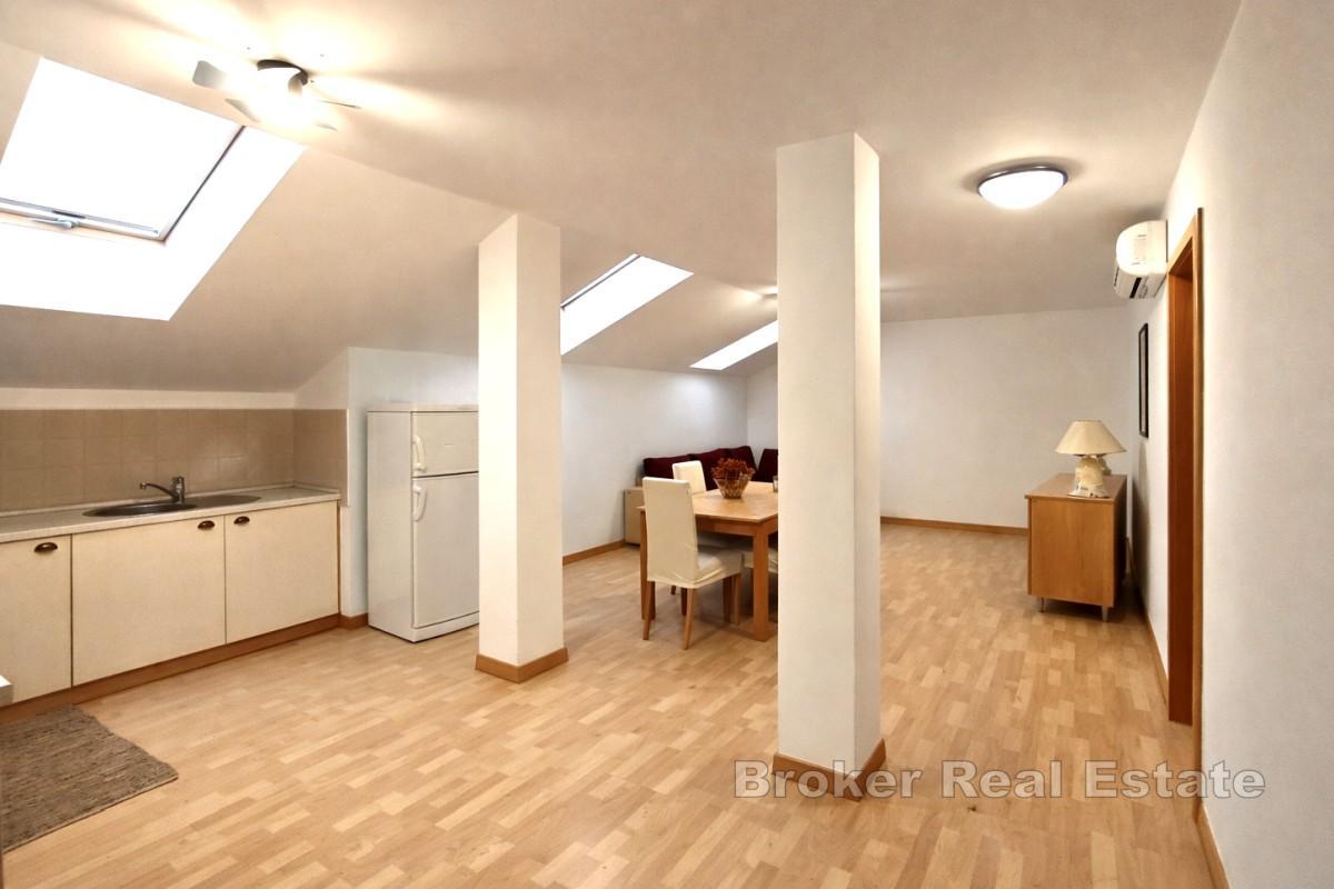 Toroms leilighet i Vrboska - nær vannkanten, flott mulighet