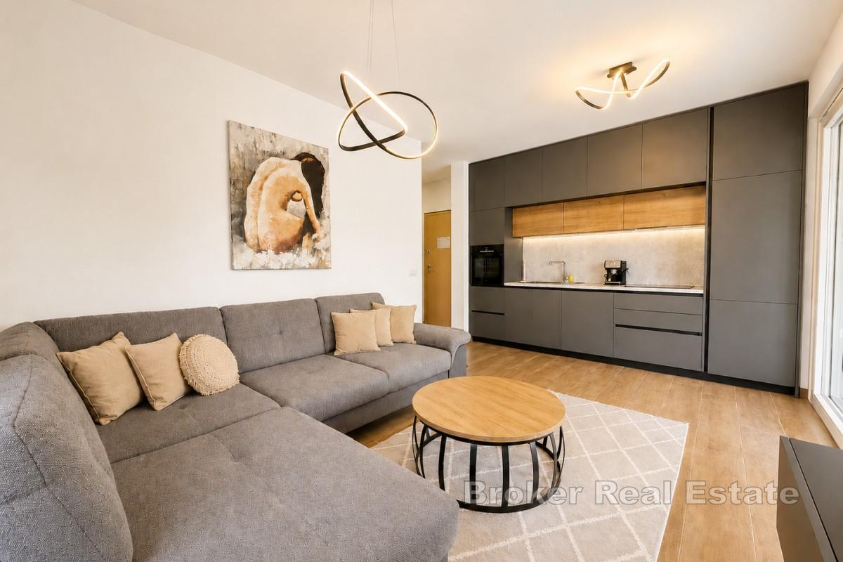 Apartmán s bazénem a zahradou, 60 m od moře