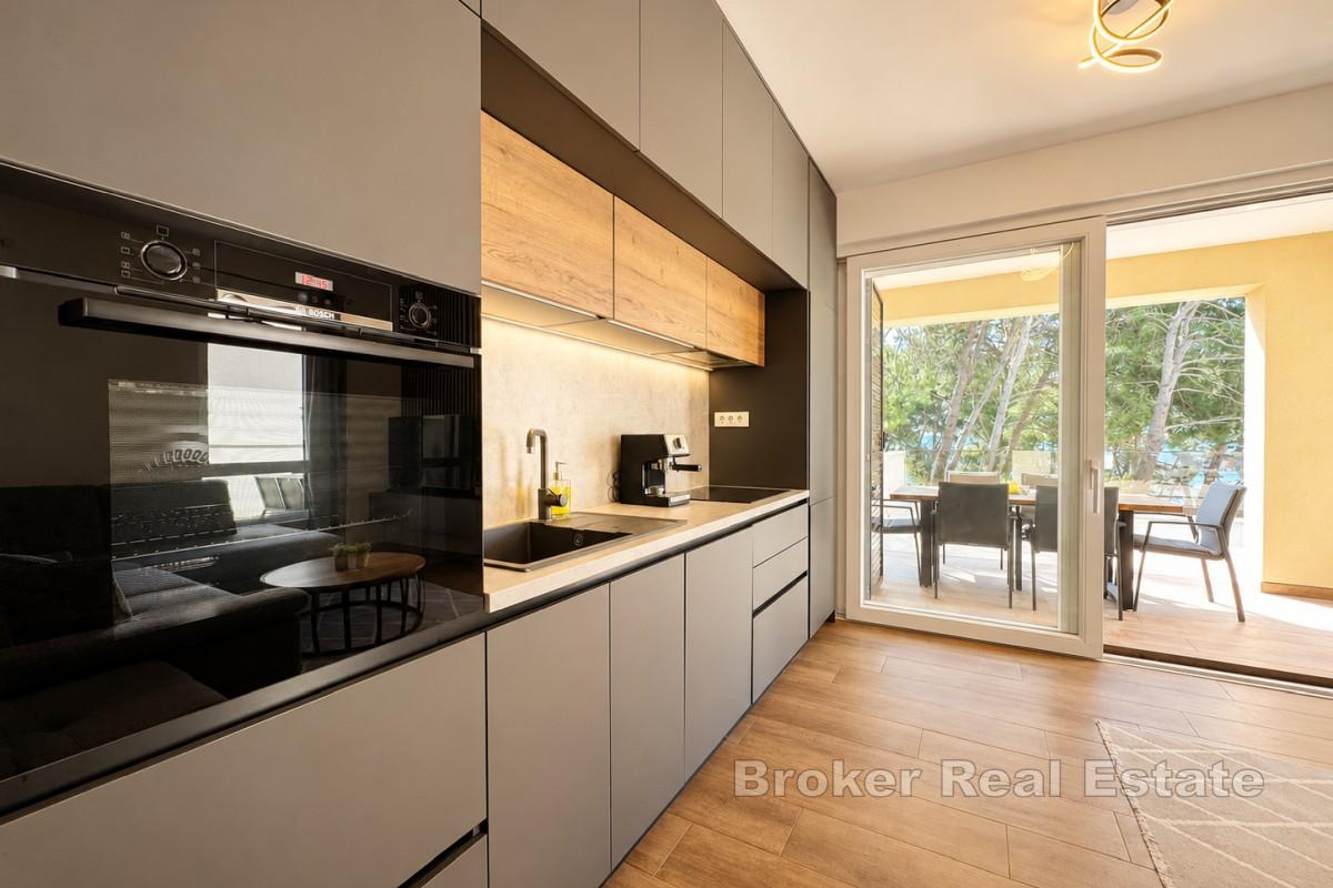 Apartmán s bazénem a zahradou, 60 m od moře