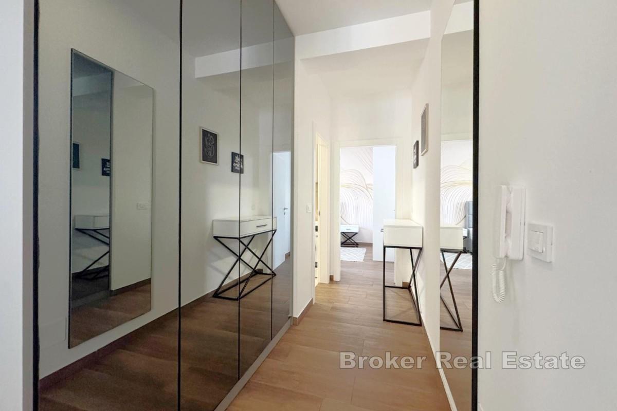 Apartmán s bazénem a zahradou, 60 m od moře