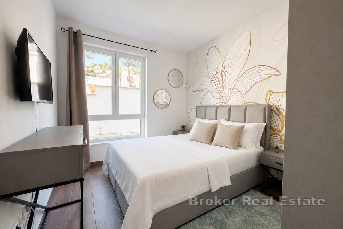 Apartmán s bazénem a zahradou, 60 m od moře