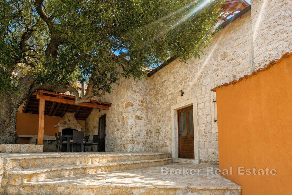 Steinhaus mit Pool an der Südküste der Insel Hvar