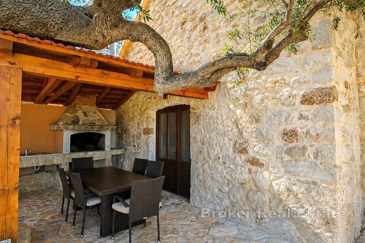 Steinhaus mit Pool an der Südküste der Insel Hvar