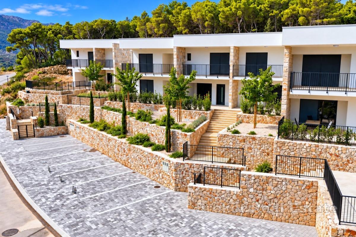 Moderní novostavba - mezonetový apartmán 100 m od moře