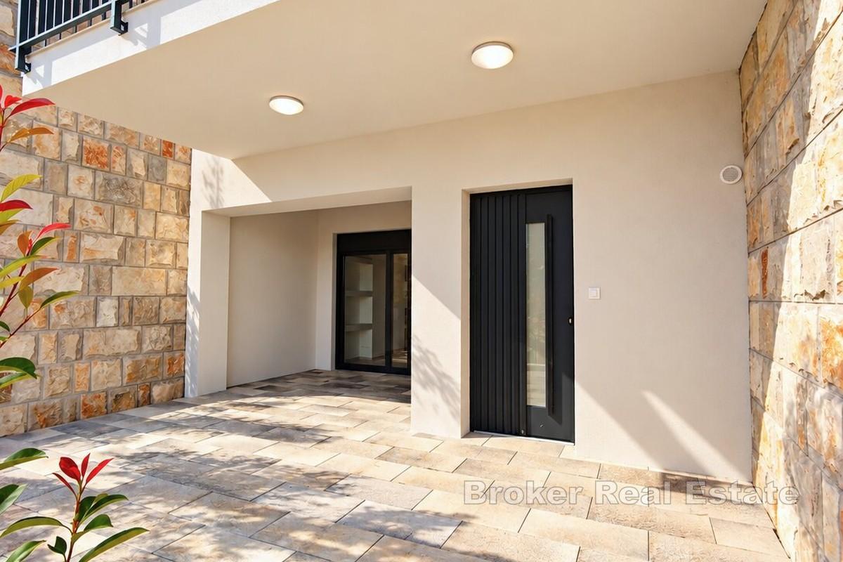 Moderní novostavba - mezonetový apartmán 100 m od moře