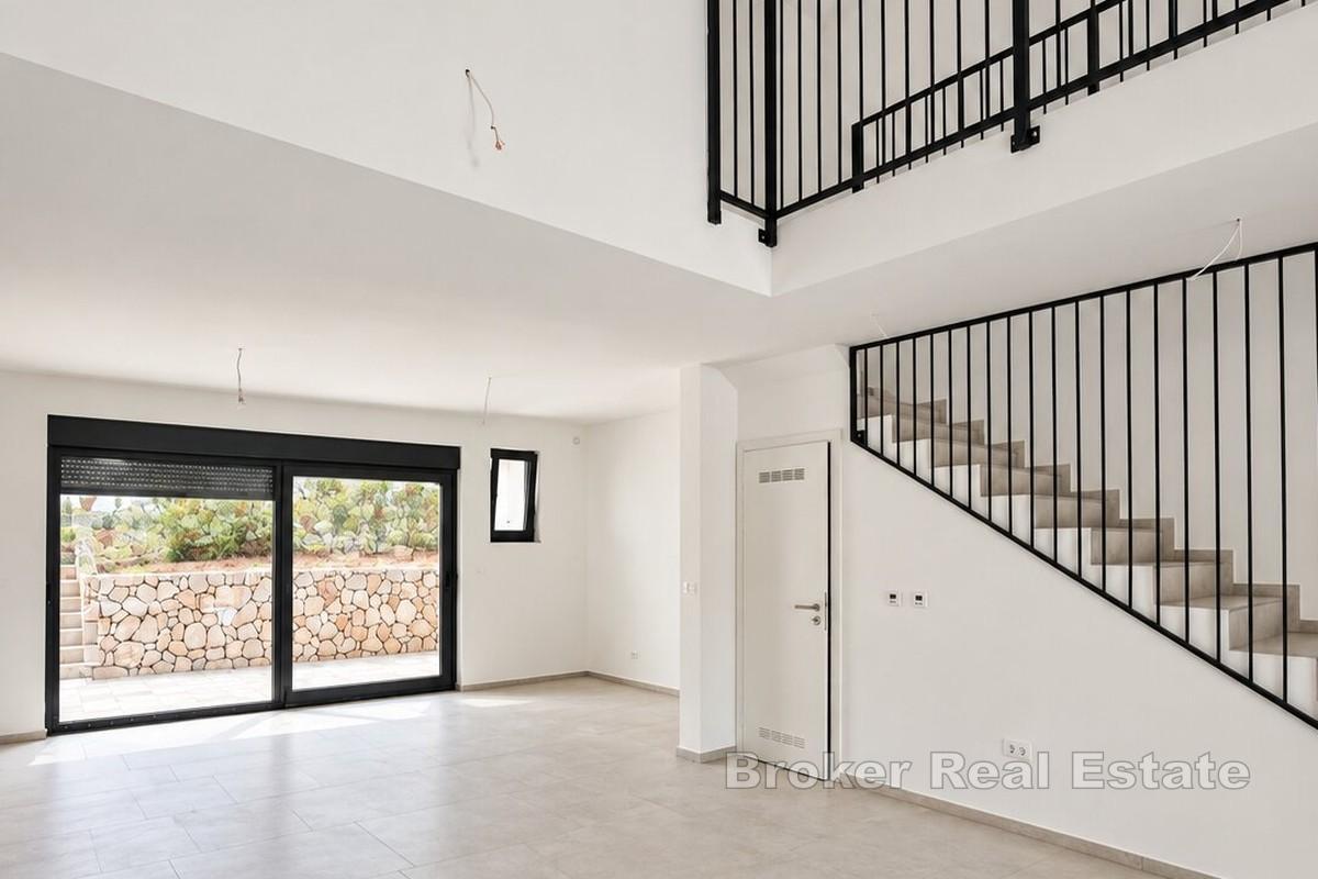 Moderní novostavba - mezonetový apartmán 100 m od moře