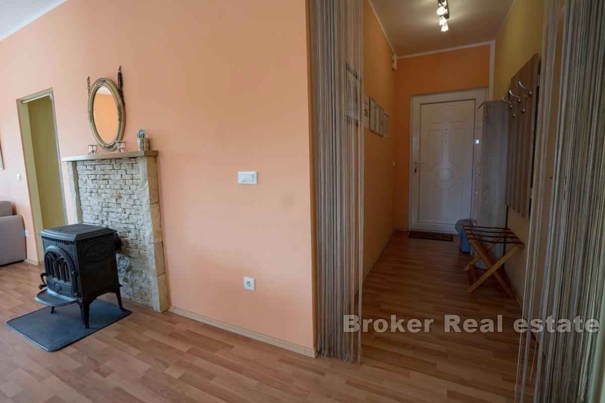 Modernes Einfamilienhaus mit Swimmingpool