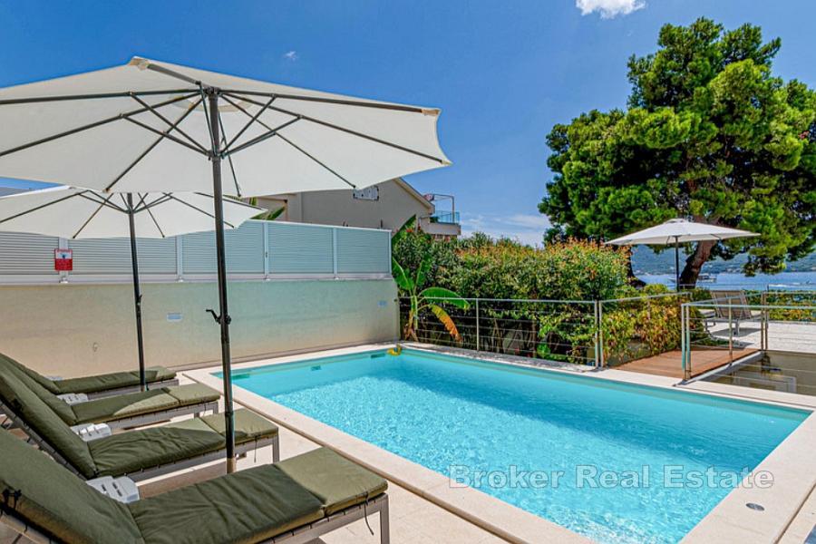 Villa con piscina in prima fila sul mare