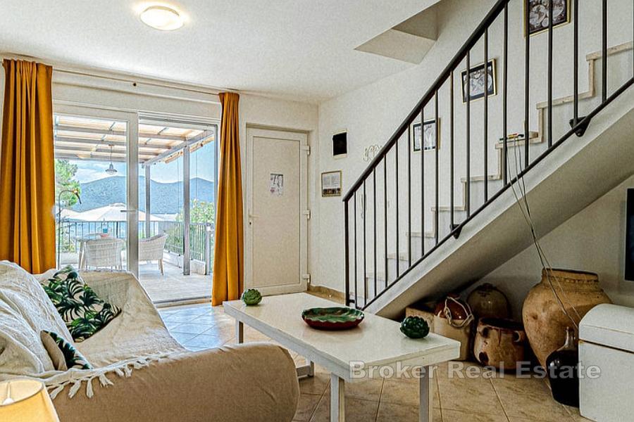 Villa con piscina in prima fila sul mare