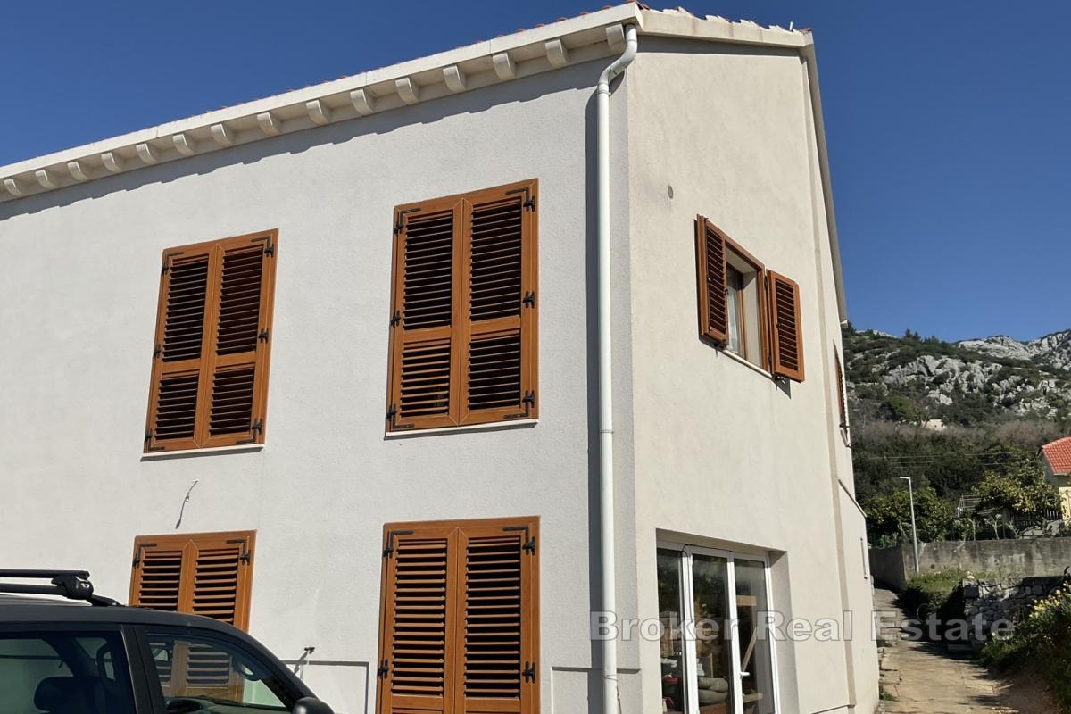 Casa bifamiliare con vista mare