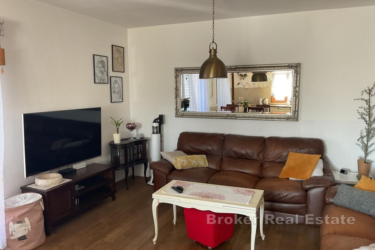 Casa bifamiliare con vista mare