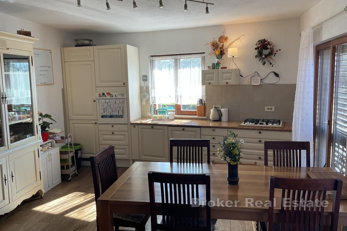 Casa bifamiliare con vista mare