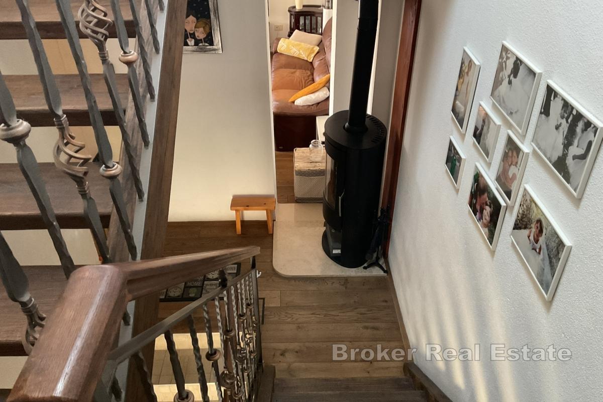 Casa bifamiliare con vista mare