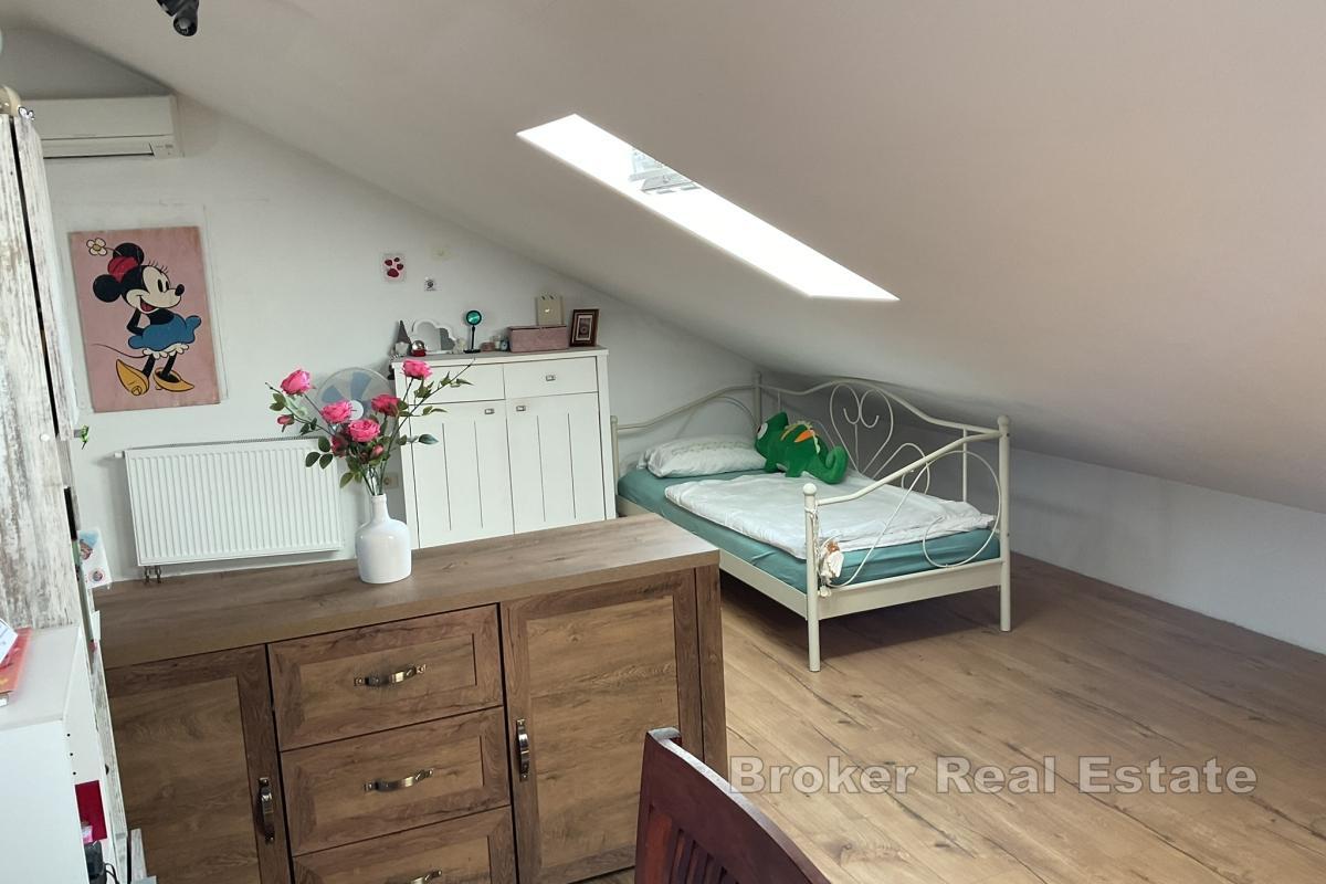 Casa bifamiliare con vista mare